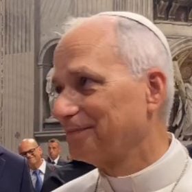 Papa Leão XIV dá conselho a casal de Divinópolis em audiência geral no Vaticano