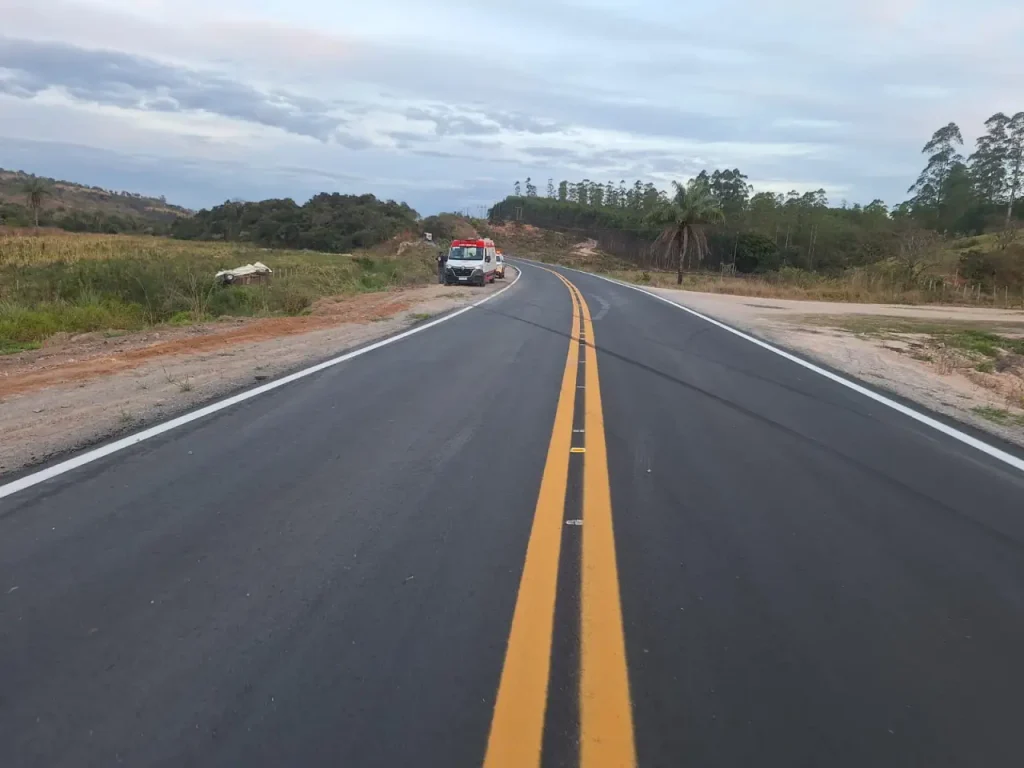 Sa&iacute;da de pista na MG-164 deixa feridos leves em Pedra do Indai&aacute;
