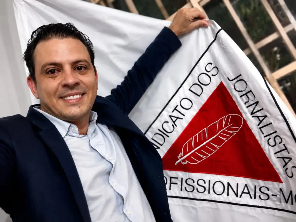Thiago G&oacute;is durante solenidade de posse da nova diretoria do Sindicato dos Jornalistas Profissionais de Minas Gerais em Belo Horizonte
