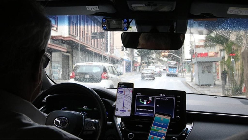 Uber testa novo modelo de cobran&ccedil;a em Divin&oacute;polis; motoristas reclamam de 'pagar para trabalhar'