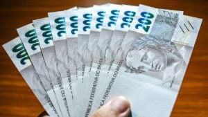 Cédulas falsas de R$ 200 apreendidas pela Polícia Militar em ocorrência em Oliveira