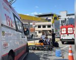 Acidente entre carro e moto na Rua Minas Gerais, em Divinópolis
