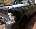 Caminh&atilde;o bate na traseira de Saveiro em pra&ccedil;a de ped&aacute;gio da MG-050, em Ita&uacute;na