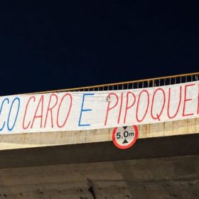 Faixas de protesto da torcida do Cruzeiro contra elenco, Artur Jorge e diretoria