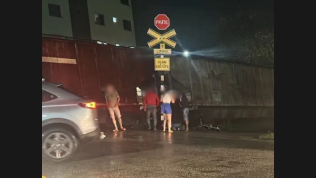 Homem &eacute; atropelado por trem no bairro Padre Eust&aacute;quio em Ita&uacute;na