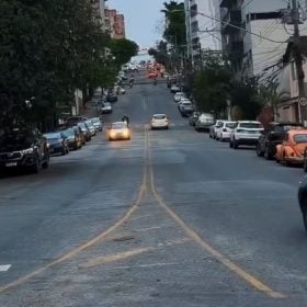 Cruzamento das ruas Rio de Janeiro e S&atilde;o Paulo no Centro de Divin&oacute;polis
