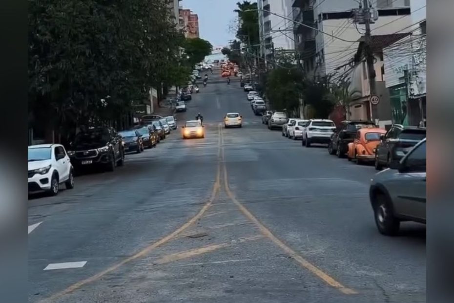 Cruzamento das ruas Rio de Janeiro e S&atilde;o Paulo no Centro de Divin&oacute;polis