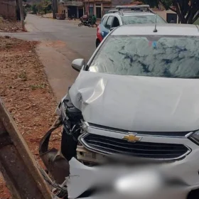 Acidente aconteceu no bairro Recanto da Lagoa na terça-feira (1º); ninguém ficou ferido.