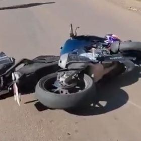 Motociclista fica ferido após bater em cachorro na Avenida Magalhães Pinto, em Divinópolis