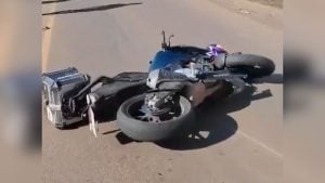 Motociclista fica ferido após bater em cachorro na Avenida Magalhães Pinto, em Divinópolis