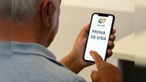 Urna eletr&ocirc;nica nas elei&ccedil;&otilde;es; voto poder&aacute; ser usado como prova de vida do INSS