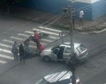 Batida entre carro e moto deixa duas mulheres feridas em Divin&oacute;polis