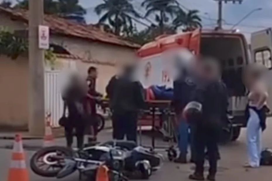 Acidente entre carro e moto no Centro de Itaúna