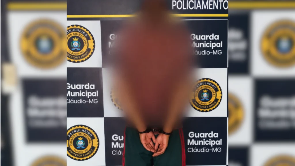 Suspeito &eacute; preso ap&oacute;s furto de celular em condom&iacute;nio no bairro Serra Verde, em Cl&aacute;udio