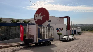 Estúdio da Rádio 94 Live está hoje no CECRI em Divinópolis