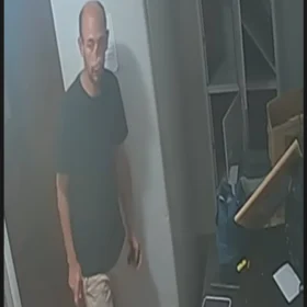 Suspeito de furto em comércio no Centro de Itaúna
