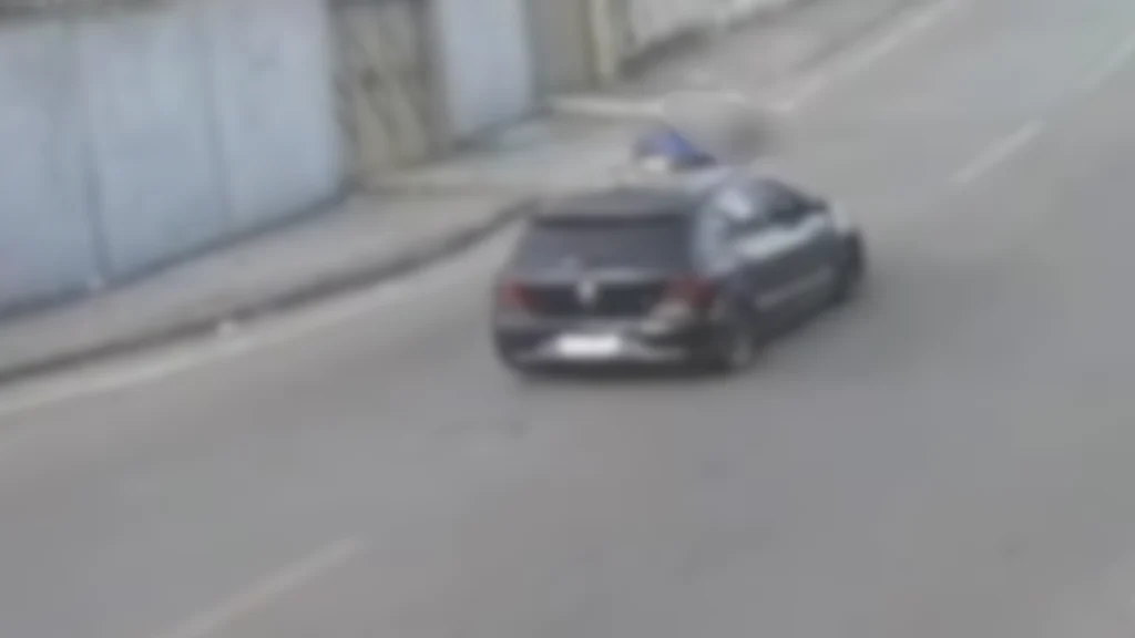 Mulher &eacute; atropelada por carro que deixa local sem prestar socorro em Ita&uacute;na