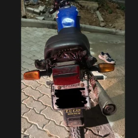 Motocicleta com sinais de adulteração foi apreendida pela Guarda Civil Municipal em Nova Serrana.