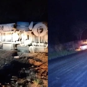 Carreta tombou no km 41 da MG-260, em Cláudio, na madrugada desta segunda-feira (28).