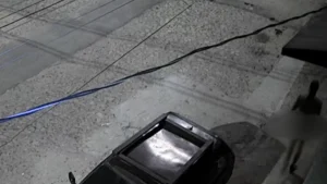 Homem é flagrado andando nu durante a madrugada em Divinópolis