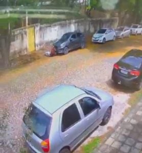 Carro é furtado em frente a igreja no Bela Vista, em Divinópolis