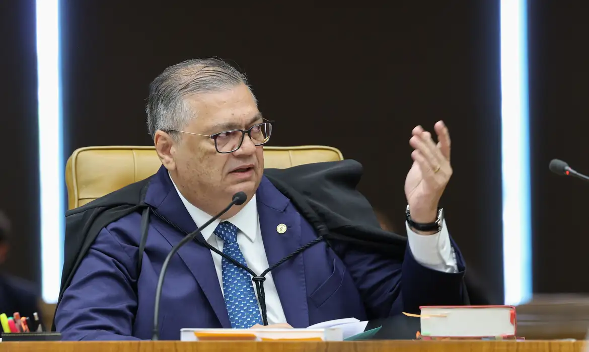 Fl&aacute;vio Dino pede vista de julgamento sobre Moraes e Mendon&ccedil;a