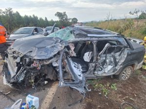 Acidente na MG-431 deixa quatro pessoas gravemente feridas em Pará de Minas