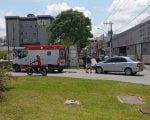 Acidente entre moto e carro &eacute; registrado na av. JK, em Divin&oacute;polis
