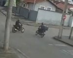 C&acirc;mera flagra batida entre duas motos em Ita&uacute;na