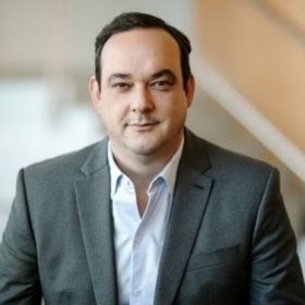 Flávio Roscoe, candidato do PL ao Governo de Minas, durante atividade de campanha