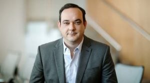 Flávio Roscoe, candidato do PL ao Governo de Minas, durante atividade de campanha