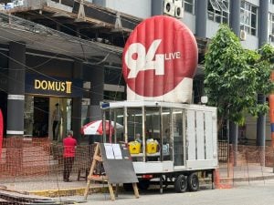 Dia do Rádio Estúdio Móvel 94 Live leva a emissora para a porta do Edifício Costa Rangel