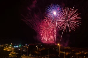 Santo Antônio do Monte recebe a Fenapi 2026 com pirodrones e shows