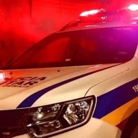 Homem agride idoso e filhas em disputa por limite de terreno em Divinópolis