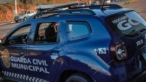 Homem é preso após agredir mãe, esposa e trancar a família dentro de casa em Nova Serrana