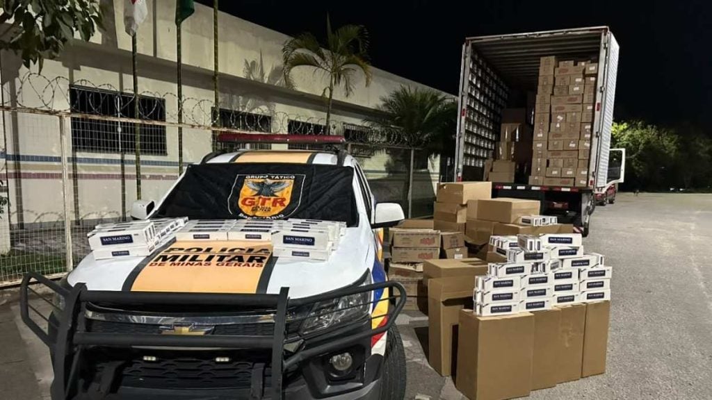 Homem &eacute; preso por contrabando de R$ 1,5 milh&atilde;o em cigarros na MG-050, em Divin&oacute;polis