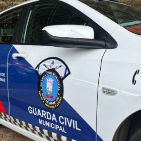 Homem prende esposa em carro e ameaça jogar veículo de barranco em Pará de Minas