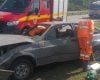 Idoso é arremessado de carro e fica gravemente ferido em acidente na MG-050