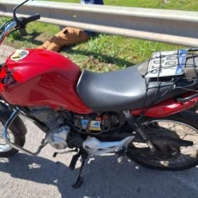 Motociclista e garupa ficam feridos após pneu estourar na MG-050