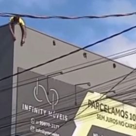 Pintor leva choque no trabalho e fica pendurado em Divinópolis