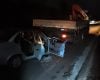 Quatro pessoas ficam feridas após carro bater na traseira de caminhão em Pará de Minas