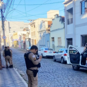 Homem é morto a facadas na rua Quintino Bocaiuva em Formiga