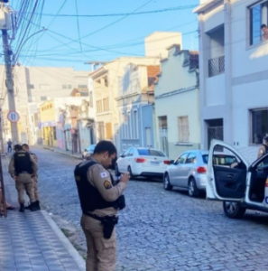 Homem é morto a facadas na rua Quintino Bocaiuva em Formiga