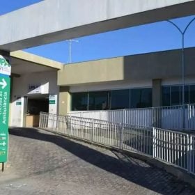 TV em sala de espera na UPA de Formiga exibe conteúdo adulto; Prefeitura emite nota