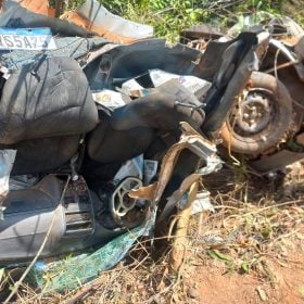 Médico fica gravemente ferido após carro sair da pista na BR-352, em Pitangui