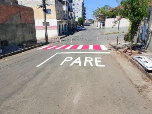 Faixa de pedestres é instalada em ponto crítico de Carmo do Cajuru