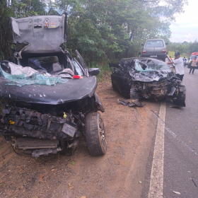 Colisão frontal na BR-352, em Pará de Minas, deixa uma morta