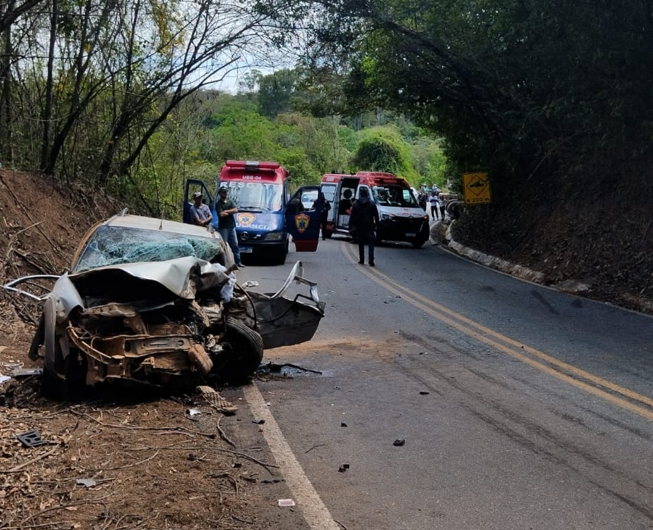 Acidente na BR-352 deixa dois feridos graves em Pitangui