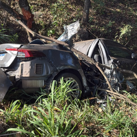 Acidente na MG-050 deixa uma ferida