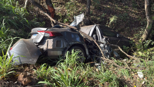 Acidente na MG-050 deixa uma ferida